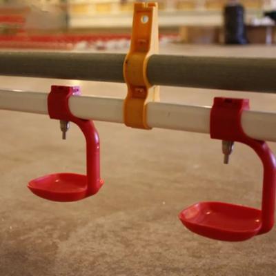 China sistema automático de la entrerrosca del bebedor de la parrilla del tubo del PVC de 3m en granja avícola en venta