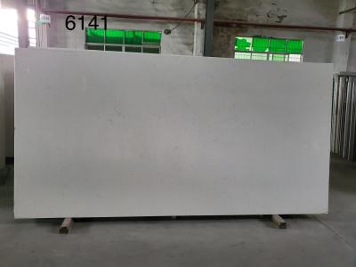 中国 NSFの人工的な水晶石造りの平板のCararraの台所上のための白い水晶平板 販売のため