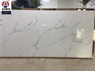 China High Tenacity Calacatta white Quartz Stone Polished Surface Strong Crack Resistance for sale
