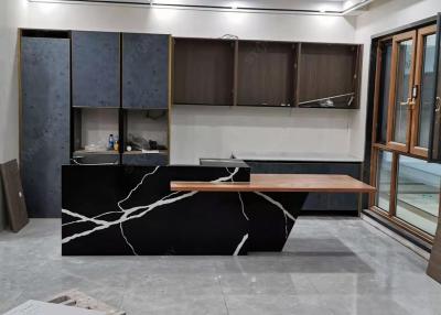 Chine Plans de travail en pierre composés machinés noirs et blancs de cuisine de partie supérieure du comptoir en pierre à vendre