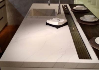 China Bancadas cinzentas e brancas de quartzo amigável de Eco com superfície terminada afiada à venda