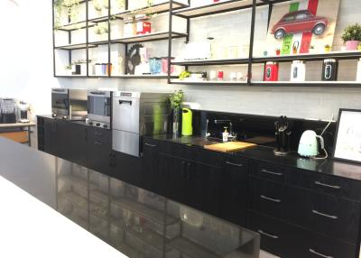 China Commercial Black Honed Finish Quartz Countertops That Look Like Marble for sale