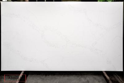 China Mohs 7 densidad de piedra de la losa 2340kg/M3 del cuarzo blanco de Calacatta de la sobremesa en venta