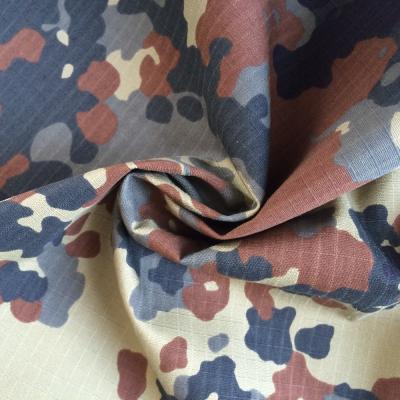 China Baumwoll-Ripstop-Textilgewebe für militärische Tarnung 57/58