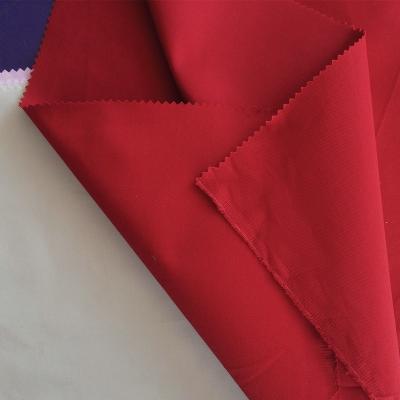 Chine Continuer la teinture TC Tissu de vêtements de travail présentant une résistance de couleur de 4e grade à vendre