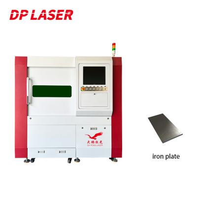 China CNC Mini Fiber Laser Cutting Machine da elevada precisão 2000W para o corte DPE-0606 do metal da joia à venda