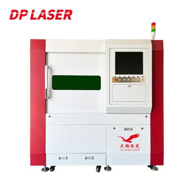 China 0606 encerrou a mini elevada precisão da máquina do cortador do laser da fibra da placa de metal do CNC para a joia à venda