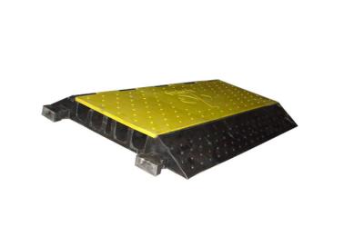 Chine La corde électrique de protecteur en caoutchouc cru de câble de plancher couvre les canaux noirs du jaune 5 à vendre
