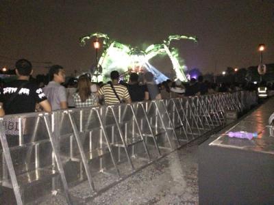 China Mojo Barriers Event Barricade System Fold Flat For Big Show Performance for sale