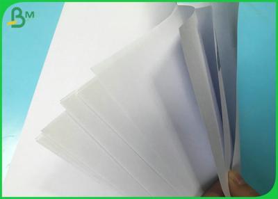 Chine Le haut papier d'impression offset de douceur/roule l'épaisseur légère 75g 80g de papier vergé à vendre