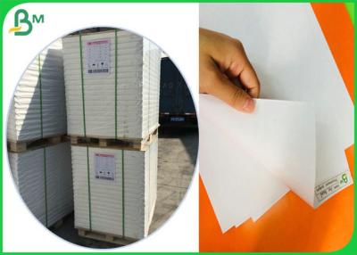 中国 バースデー・カードを作るためのバージンの木材パルプの物質的な光沢のある塗被紙 販売のため