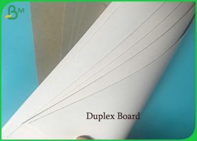 China Gerecycleerde Pulp Witte Met een laag bedekte Duplexraad 400g 61*61cm met Met een laag bedekt Wit Te koop