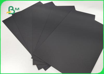 China 35 * o papel FSC 250gr 300gr do emperramento de livro negro 47inch para a roupa etiqueta à venda