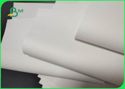 Chine Le FSC a approuvé le papier 889mm blanc de journal de 787mm pour le journal lisse à vendre