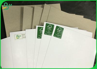 Chine Papier de empaquetage duplex extérieur blanc réutilisé du panneau 230g 300g de dos de Brown de pulpe à vendre