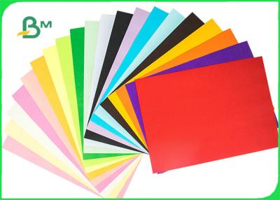 China papel colorido sin recubrimiento de la artesanía de 180g 220g para la buena dureza de los niños DIY en venta