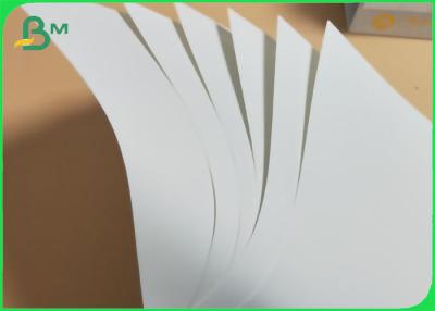 China Bolsa de fabricación sin recubrimiento del cuaderno 200um 300um del papel amistoso de la prenda impermeable de Eco y de papel en venta