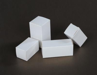Chine Conception adaptée aux besoins du client par impression offset blanche ene ivoire des boîtes CMYK à sucrerie de papier de carte à vendre