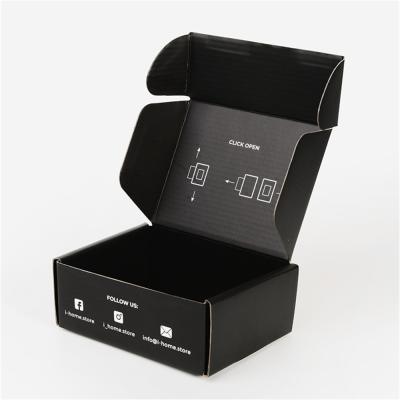China Kundenspezifischer freundlicher Farbdruck Eco runzelte Karton-schwarzen Papierverpackenversandkasten zu verkaufen