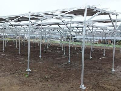 中国 調整可能なアルミニウムソーラーモジュール設置システム 農業用天井と防水太陽光天井 販売のため