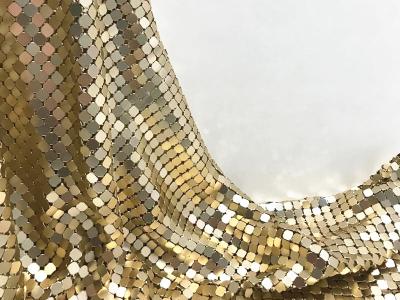 중국 부드러운 탄력적 3 밀리미터 금속 번쩍이는 금속 조각 메쉬 금 알루미늄 호테 의복 구성 판매용