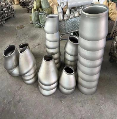 Chine Réducteur de tuyau concentrique de Sch 80 de réducteur d'acier au carbone d'ASTM A860 WPHYX 52 12 pouces 24 pouces à vendre