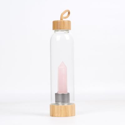 Chine Bouteilles en verre de pierre gemme curative de bien-être pour le stockage de l'eau, bouteille d'eau infusée de cristal de quartz de Rose à vendre