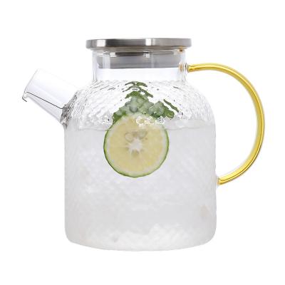China Handmade Juice Carafe With Lid , Borosilicate Glass Short Water Pitcher for sale