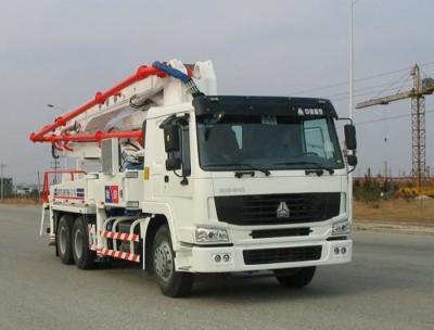 Chine La sécurité commandent électroniquement la stabilité forte de camion de pompe concrète avec le châssis de HOWO à vendre