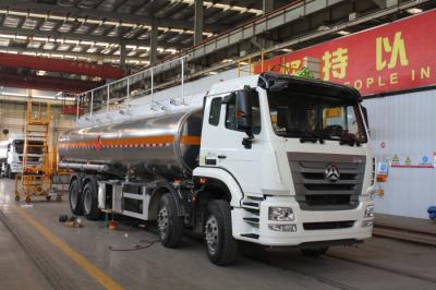 China Sinotruk Hohan Bulk Powder Truck , Safety 30m3 8x4 371 Hp Fuel Oil Truck for sale