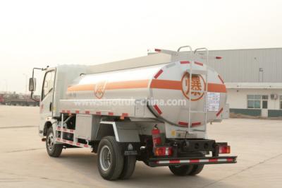 China Sinotruk Light Duty Commercial Trucks / 4×2 Fuel Delivery Truck 6 Wheels for sale