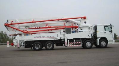 China 8×4 HOWO Cement Pump Truck / Concrete Boom Pump Truck For Construction for sale