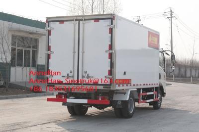 Cina Camion 4x2 del congelatore di frigorifero di Sinotruk Howo7 10T per trasporto del latte e della carne in vendita