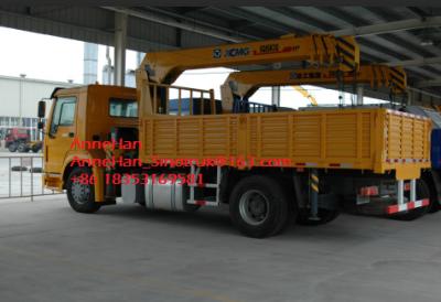 China Sinotruk Howo 4x2 Crane Mounted Truck , 5-10 Ton Xcmg Telescopic Boom Crane for sale