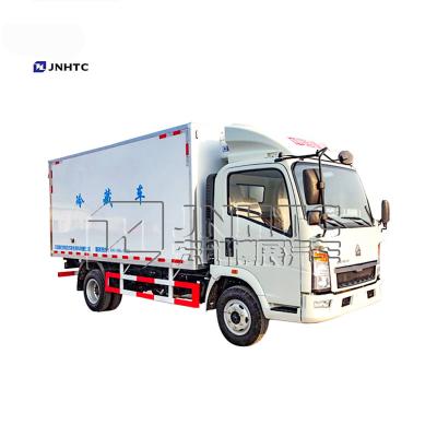 China Howo 6 Wheeler Light Refrigerated Box Truck 3T 5 Ton Te koop