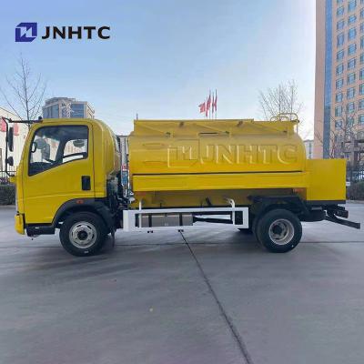 China Sinotruk Howo 3000L 5000L Revierdienst des Brennstoffaufnahme-Tankfahrzeug-LKW-4x2 zu verkaufen