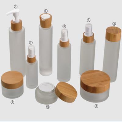China Os recipientes cosméticos vazios do vidro geado, creme de cara de bambu do tampão 100ml rangem à venda