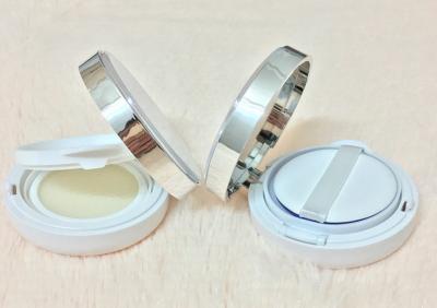 China Caja poner crema del polvo del acuerdo del cc del amortiguador de aire del BB con color plástico de la aduana del maquillaje del espejo en venta
