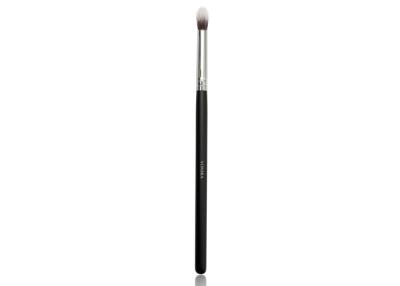 China Long Black Wood Handle Makeup Blending Brush For Diffusing Transition Colors for sale