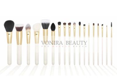 China Pearl White Professional Makeup Artist Brushes Nature Wood Handle for sale