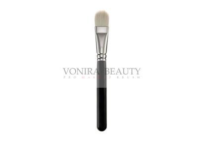 China Extremely Natural Hair Makeup Brushes Goat Hair Flawless Concealer Brush Wood Handle for sale