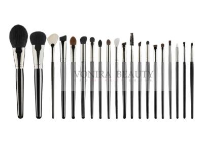 China Natural Hair Beauty Professional Brush Set 100% Cruelty Free With Wood Handle for sale