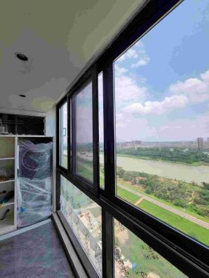 Κίνα Τριπλά γυαλισμένα παράθυρα από αλουμίνιο κατασκευαστικά παράθυρα με συρόμενο πλέγμα από κουνούπια προς πώληση