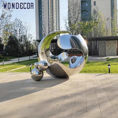 China Large Outdoor Garden Mirror Polished Forged Metal Sculpture Hollow Sphere for sale