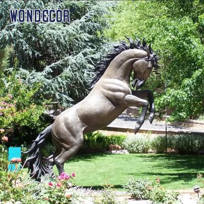 Cina Grande statua bronzea del cavallo a grandezza naturale per la decorazione del giardino in vendita