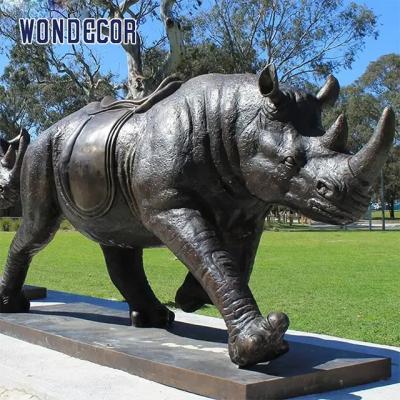 China Human Sized Custom Bronze Sculpture Bronze Rhinoceros Sculpture Metal Casting for sale