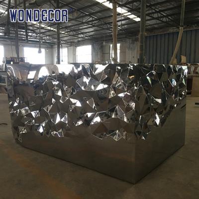 China Triángulo geométrico del acero inoxidable del metal de la recepción del hotel del diseño moderno el 110cm en venta
