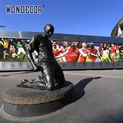 China Jogadores de futebol celebram a escultura de bronze à venda