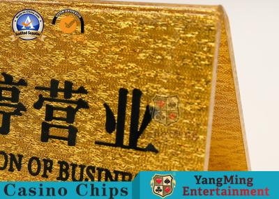 China El alambre de acrílico del oro que tallaba la tabla de cena del café del hotel de la marca del sitio del Vip fijó la placa del negocio del número de la tabla de tarjeta en venta