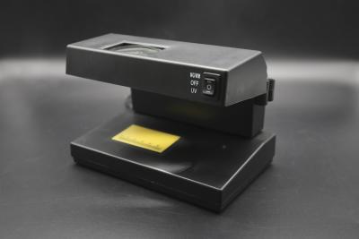 中国 従来の古典的なデスクトップの紫外線紫色ライト点検コード ランプ テキサスはそれらを粘土の破片の硬貨のプラスチック シートの信用握る 販売のため